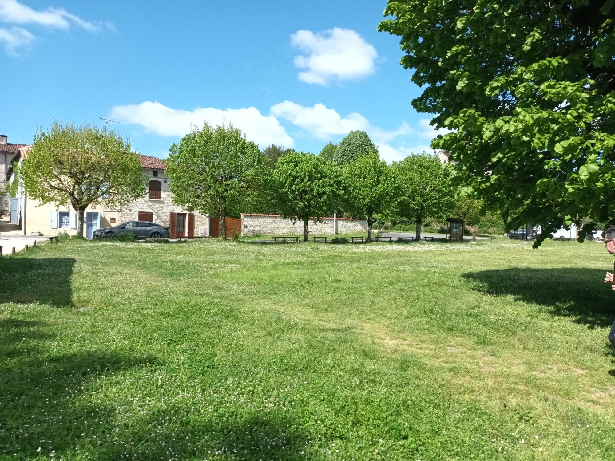 Au Bord De La Riviere Apartment Verteuil-sur-Charente ภายนอก รูปภาพ
